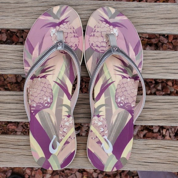 Olukai Ho'opio Hau Flip Flops Size 11 Women Silver Pineapple Sandals - Picture 1 of 14